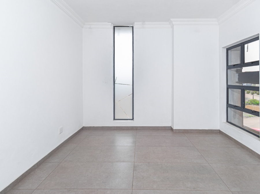 6 Bedroom Property for Sale in Gateway Manor North West
